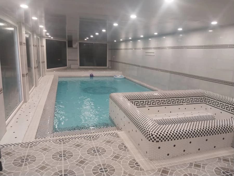 نمایی از استخر