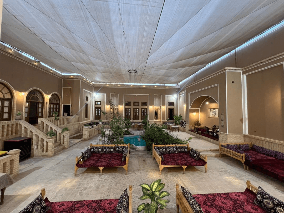 حیاط 