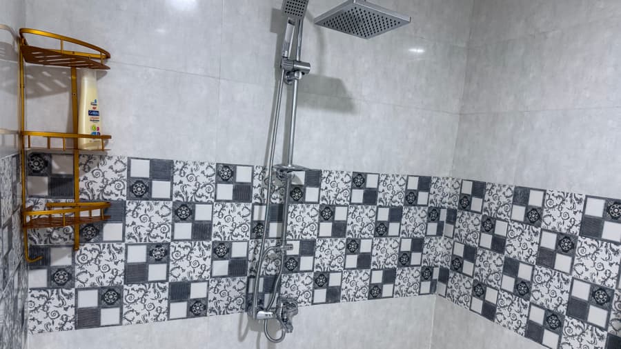 حمام مجزا داخل ساختمان 