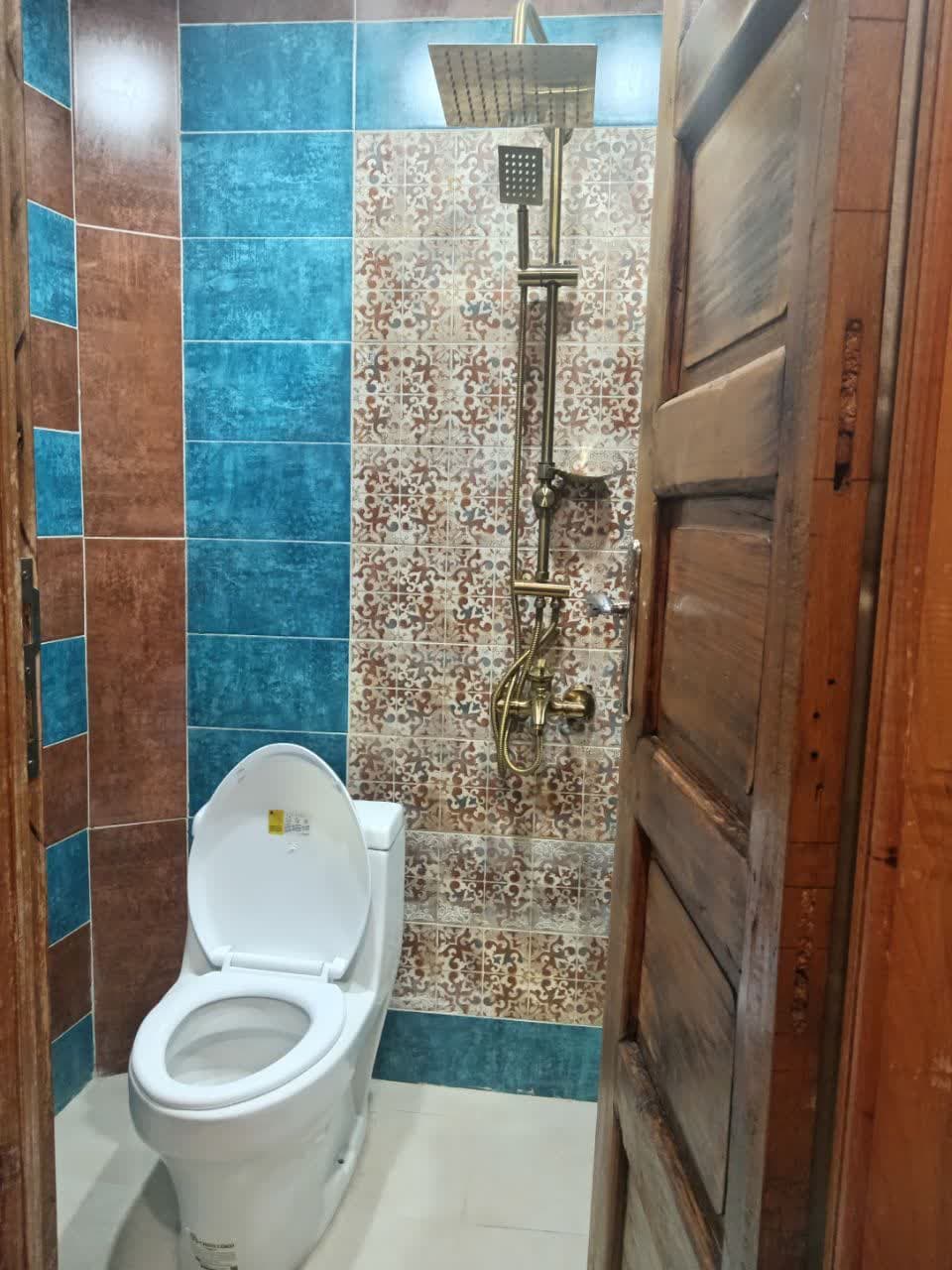سرویس فرنگی و حمام 