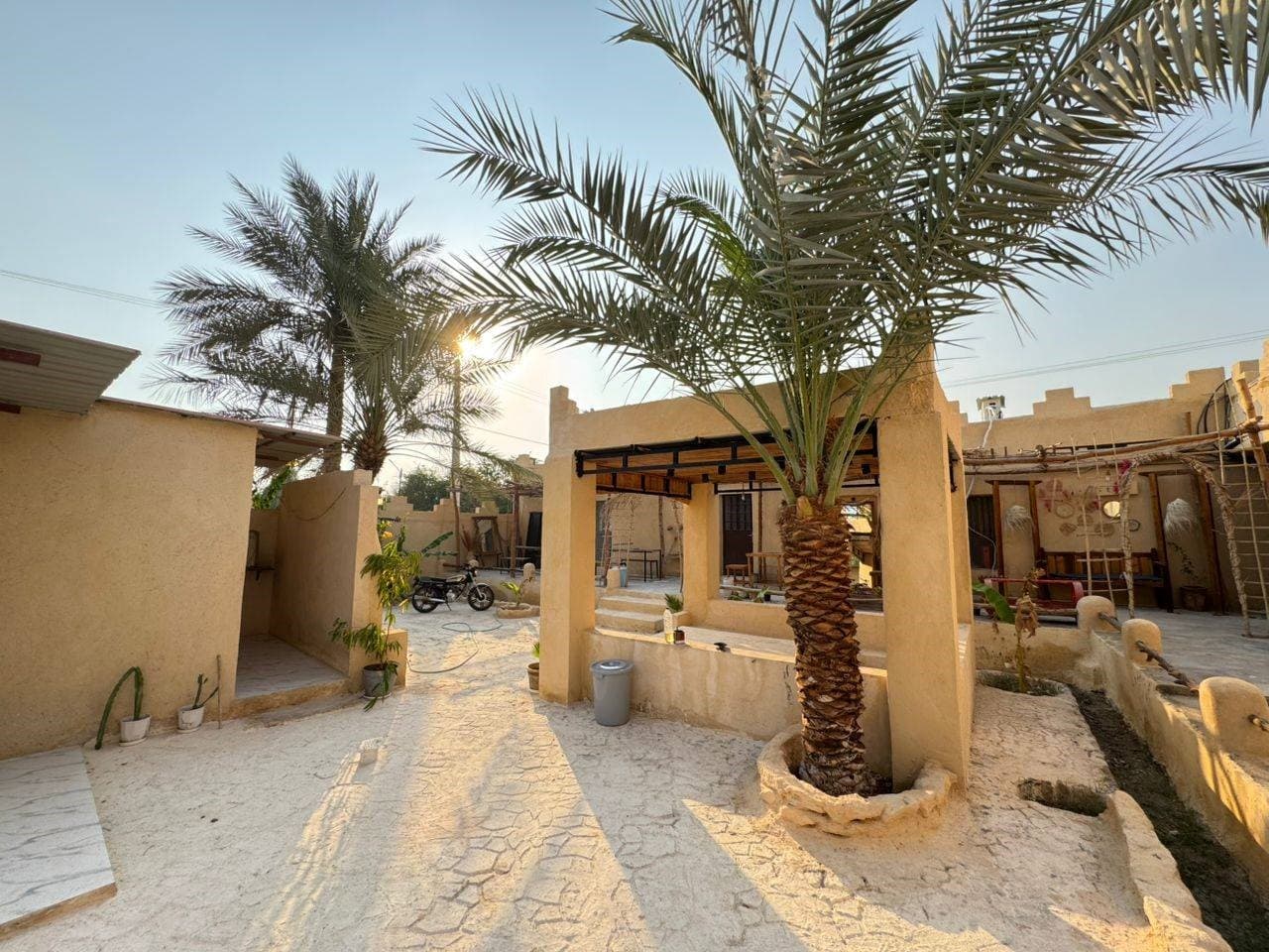 حیاط