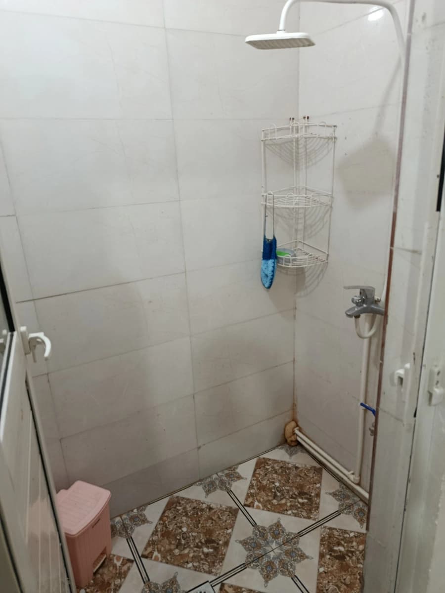 سرویس ایرانی و حمام داخل اتاق 