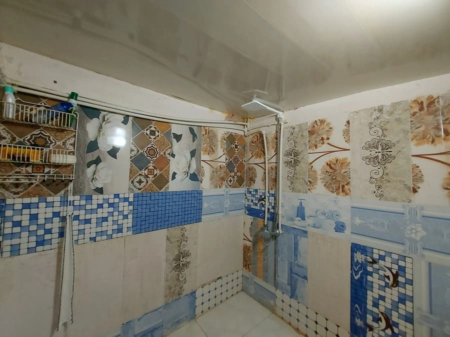 حمام طبقه پایین 
