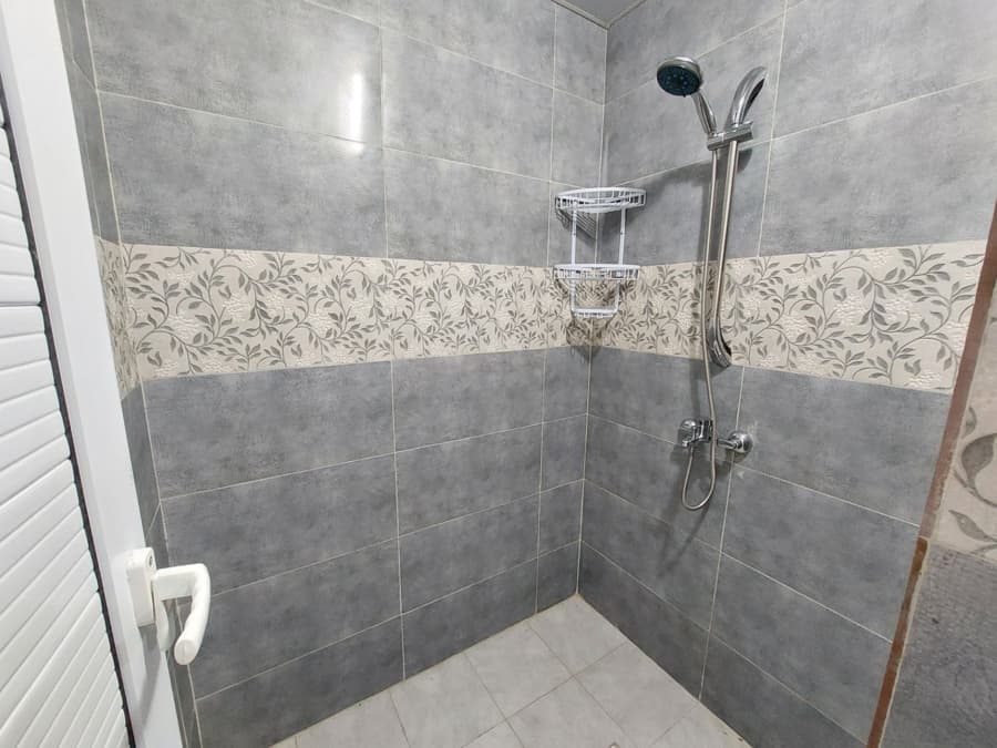 حمام داخل اتاق ( مستر )