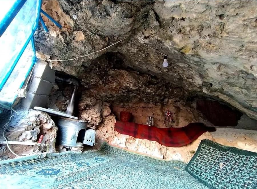 اقامتگاه صخره ای در روستای چشمه پهن سرابله سیروان