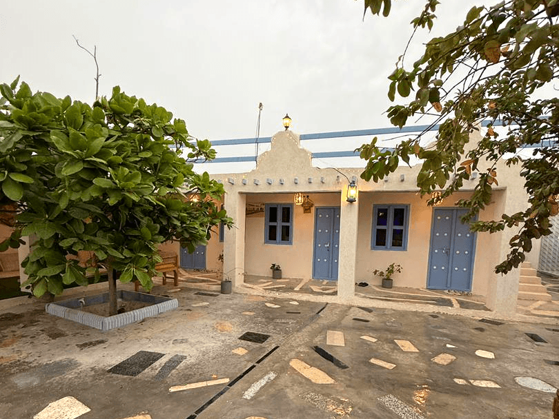 حیاط اقامتگاه 