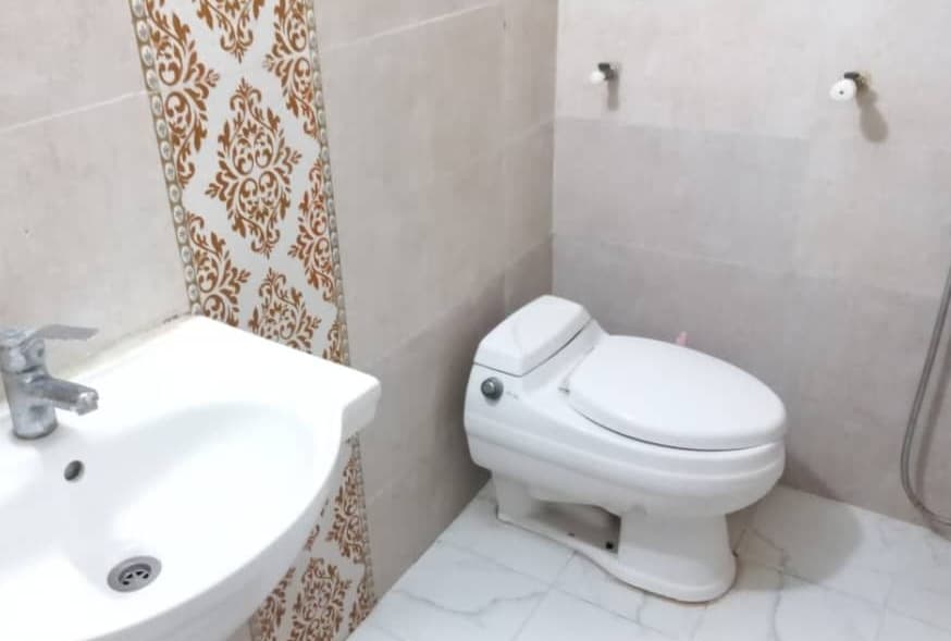 سرویس فرنگی و حمام 