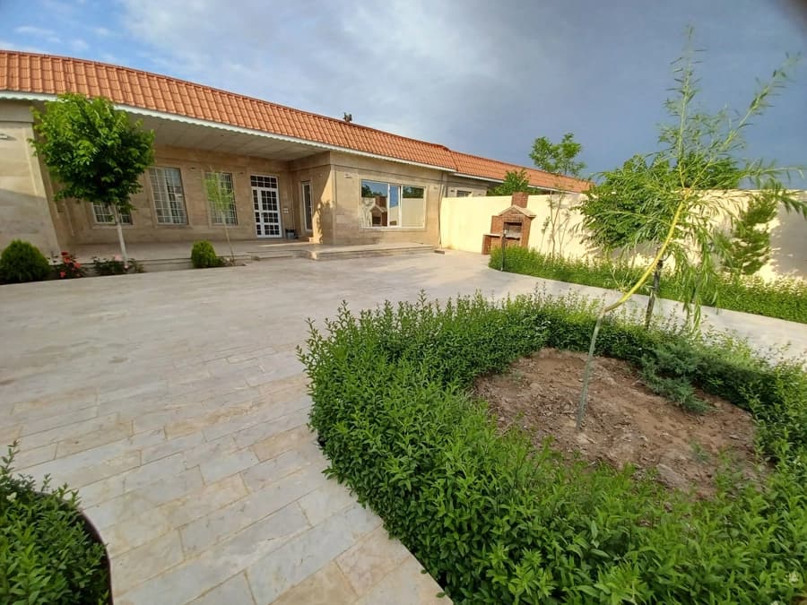 حیاط 
