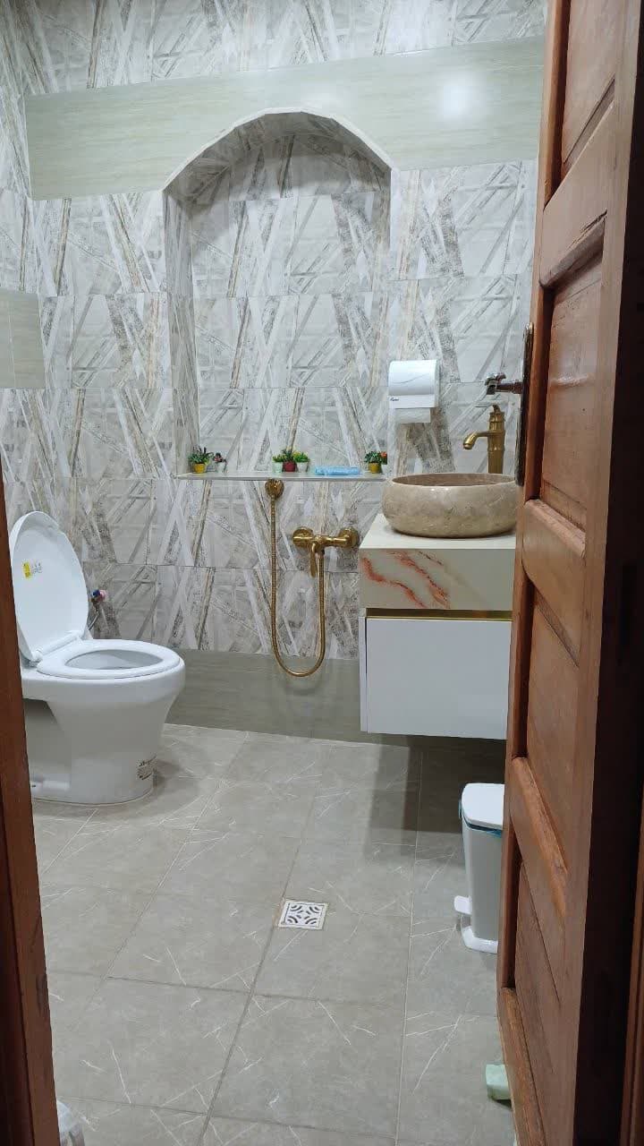 سرویس فرنگی و حمام 