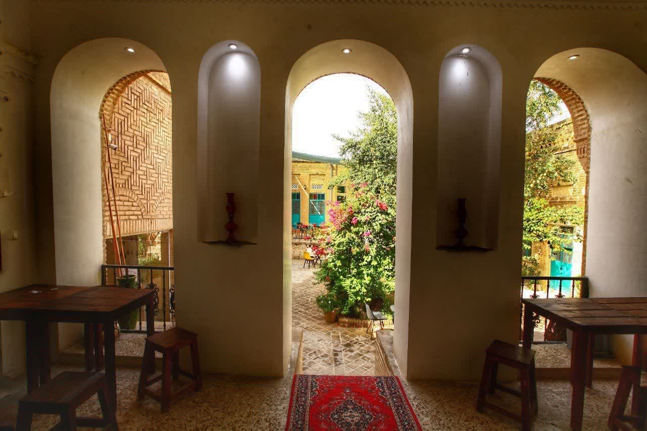 حیاط 