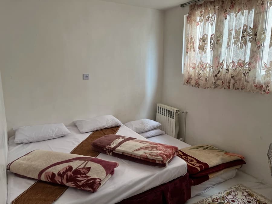 مهمانپذیر تکخواب در خیابان امام رضا 12
