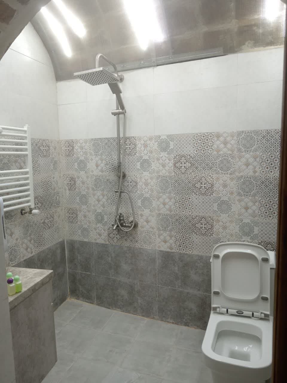 سرویس فرنگی و حمام 