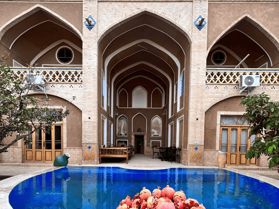 حیاط مجموعه 