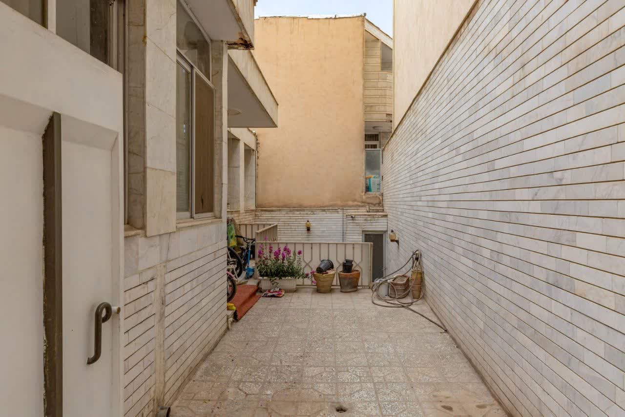 حیاط 