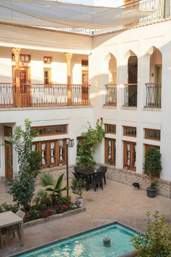 محوطه اقامتگاه