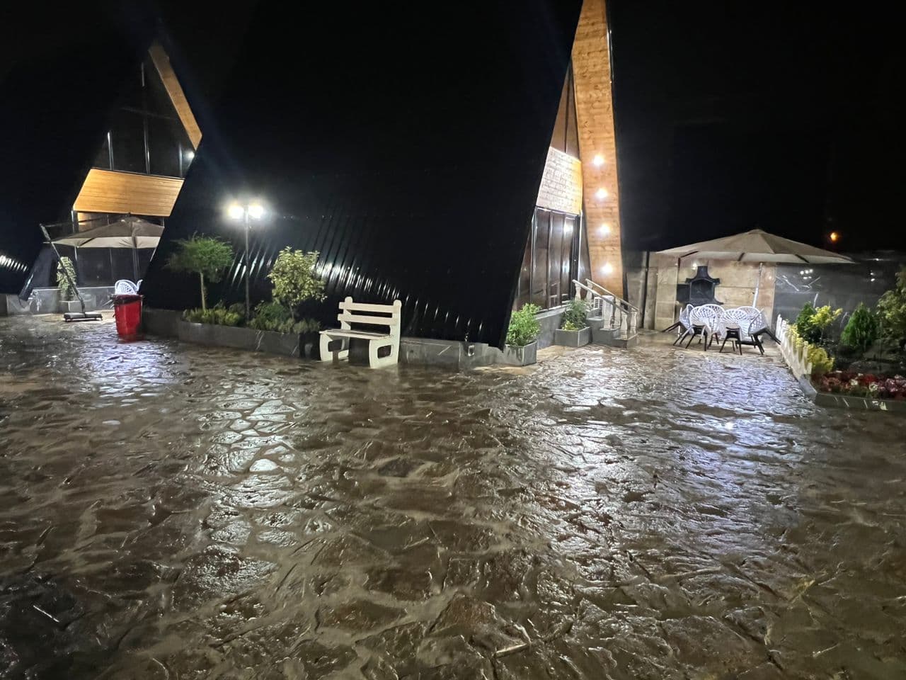 حیاط مجموعه 