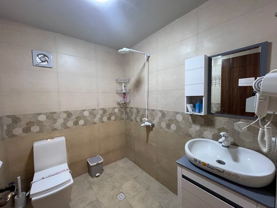 سرویس فرنگی و حمام