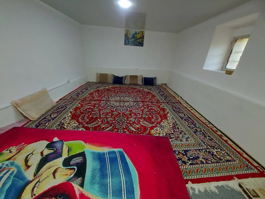 اتاق طبقه پایین 