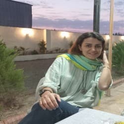 hostIntroImage-سارا شعبانی