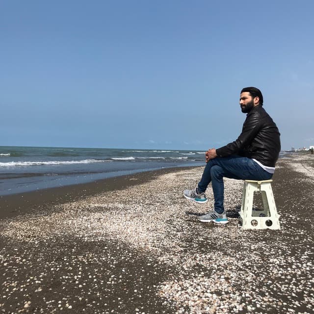 hostIntroImage-رضا امیدی کناری