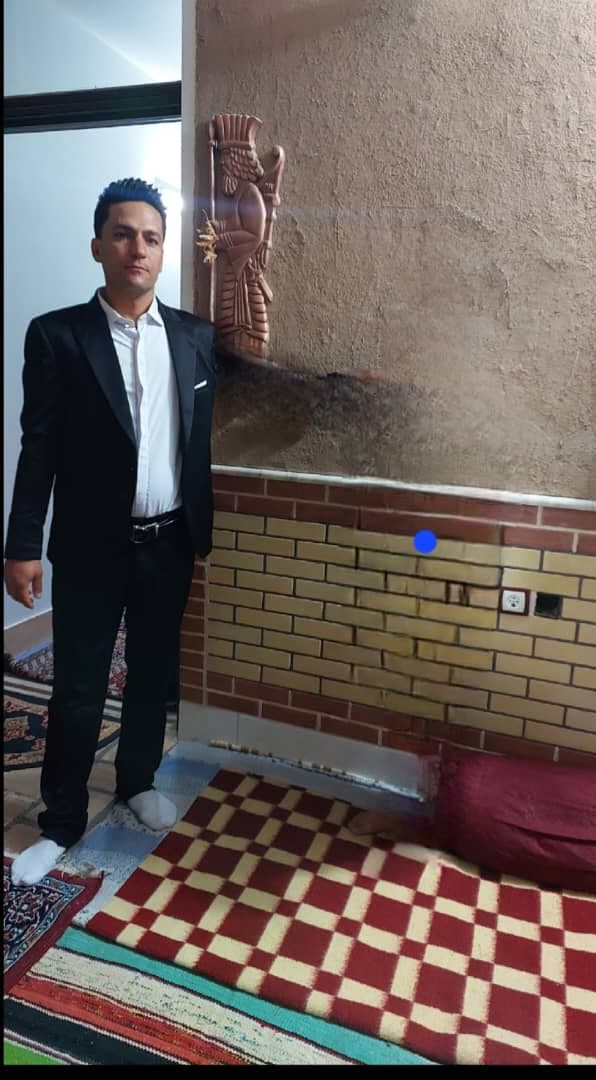 hostIntroImage-علی اصغر کیانی