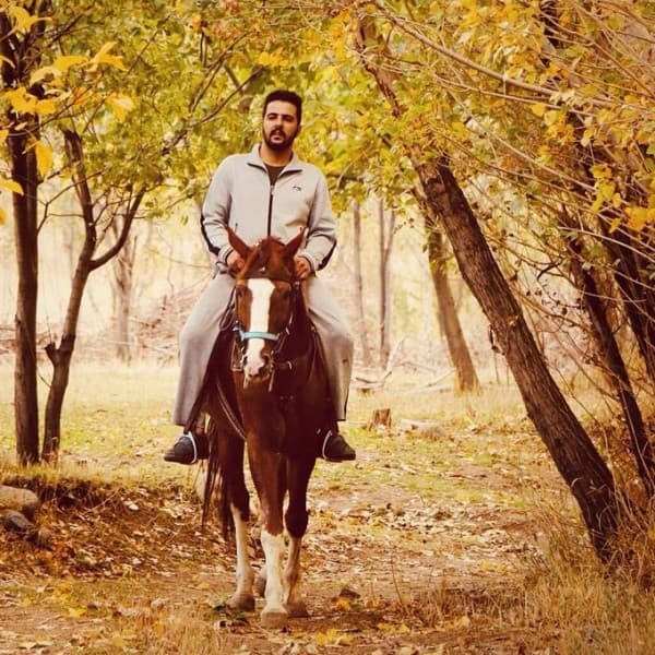hostIntroImage-محمد پاینده