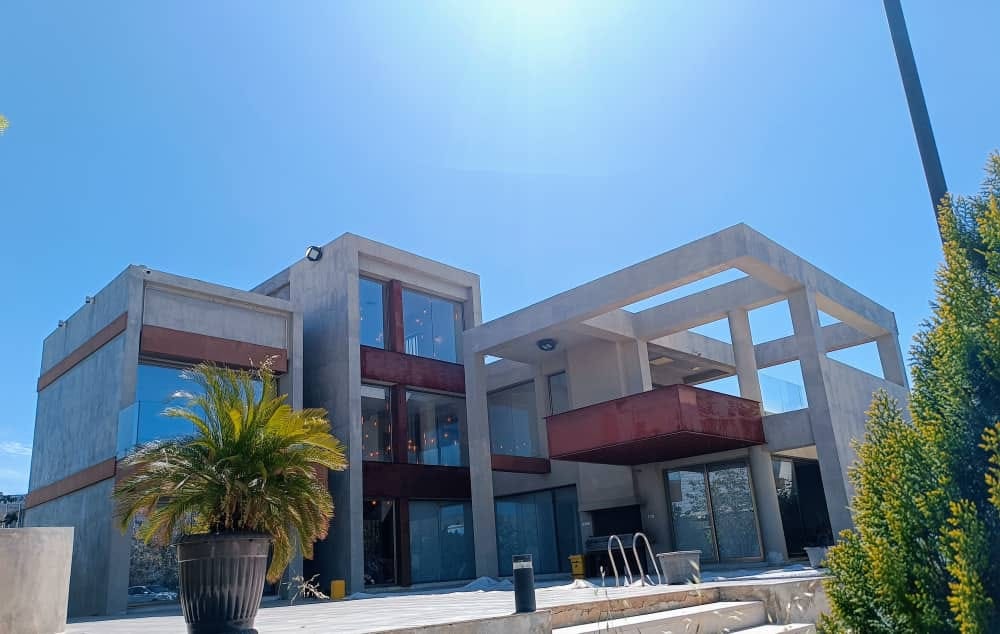 اجاره ویلا استخر جکوزی دار در قلات - شیراز