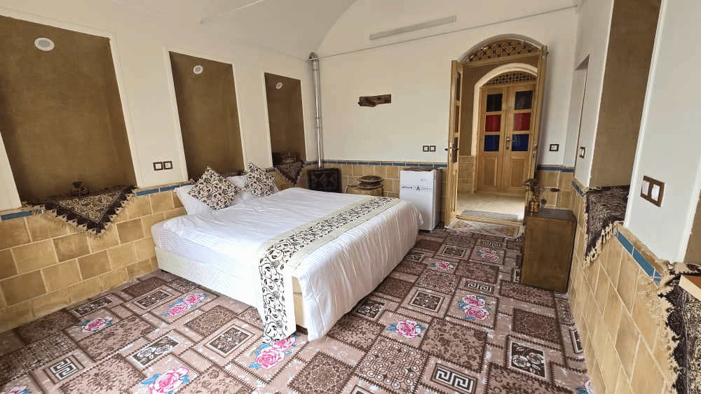 اجاره عمارت بومگردی دو تخت در عقدا یزد - پارس بانو