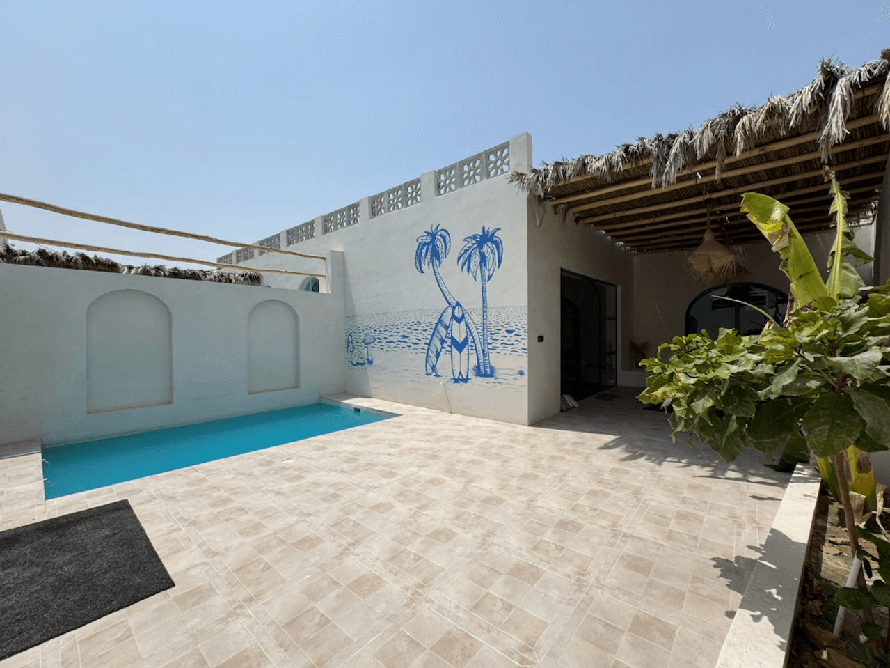 ویلا دوخوابه با استخر روباز در طبل قشم - گواوا