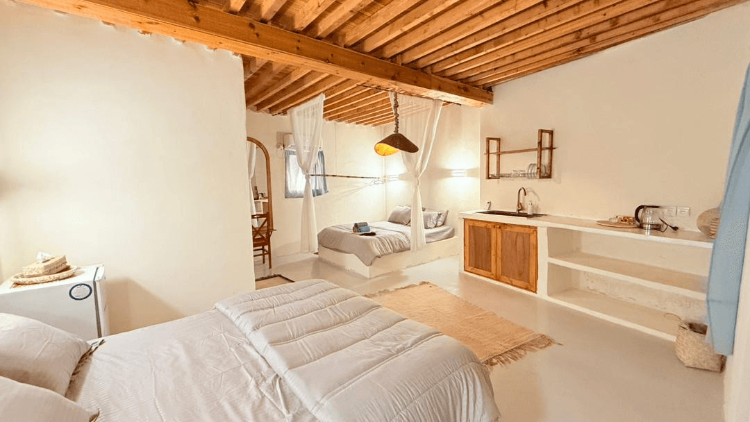 اقامتگاه بومگردی با استخر روباز آبسرد در سلخ قشم - چهار تخته vip