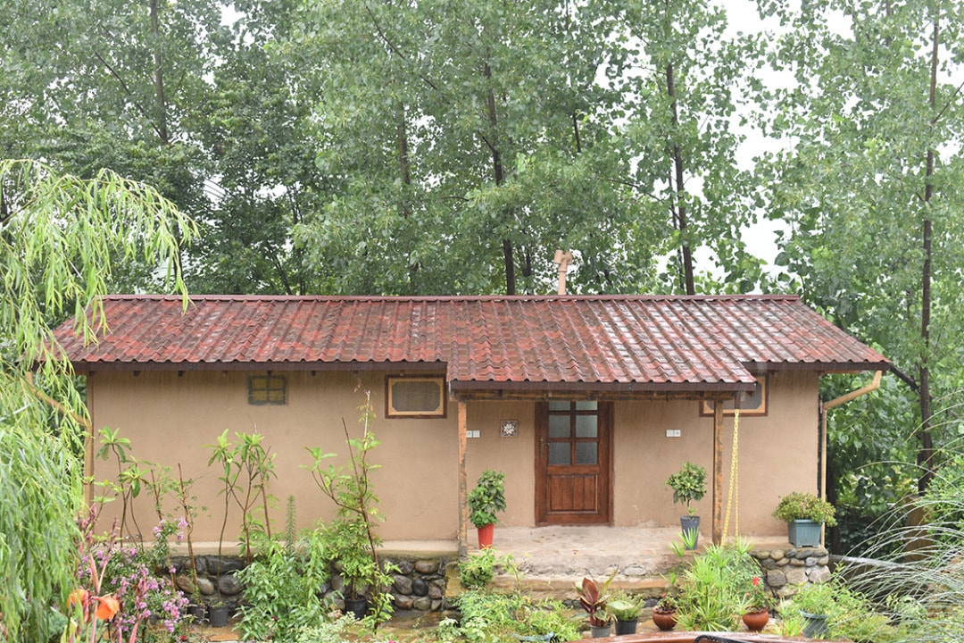 رزرو خانه سنتی بومگردی در روستای کلاچ پا تنکابن - صنوبر