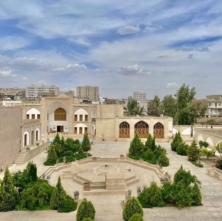 اجاره بوتیک هتل سنتی در ساوه - ماه منیر
