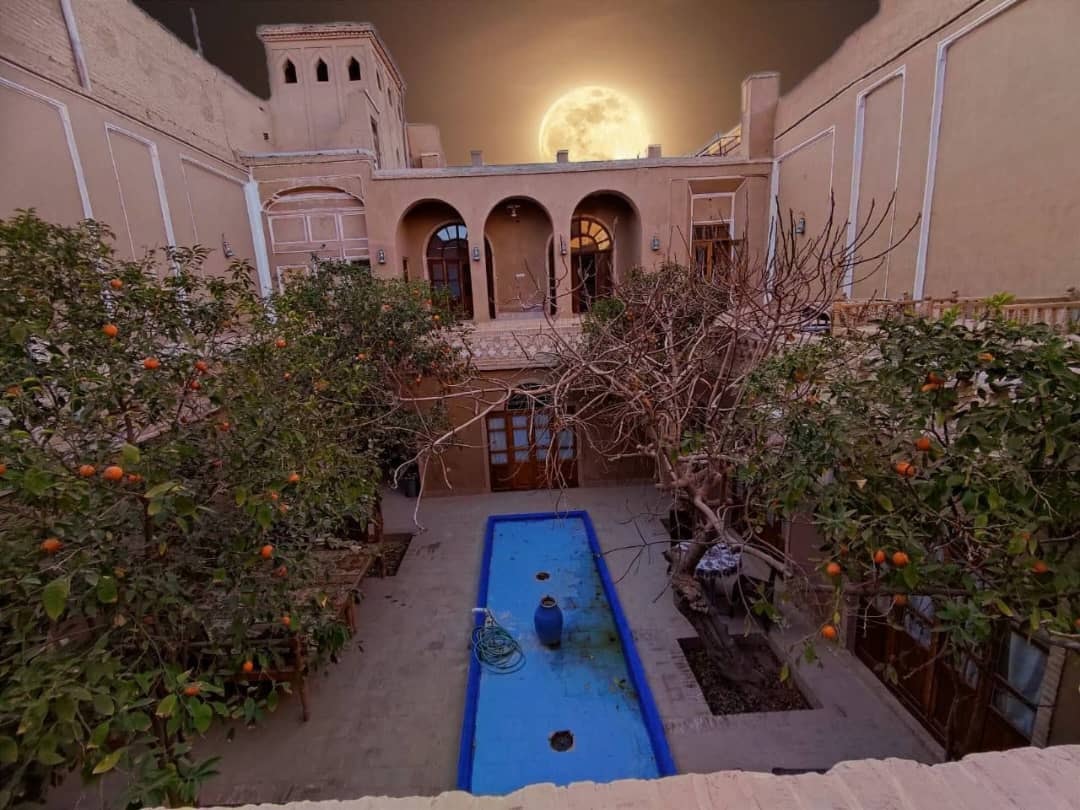 اجاره اتاق بومگردی در بلوار بسیج یزد- اتاق عشاق