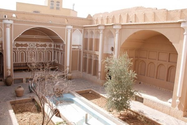 اجاره  اجاره سوئیت سنتی سه تخته در یزد - گیو