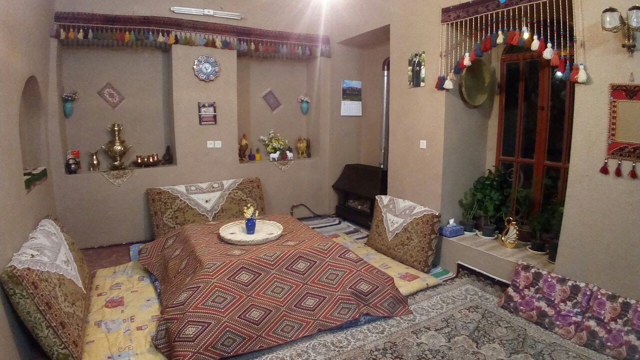 اجاره اقامتگاه بومگردی سنتی در هزاوه اراک 