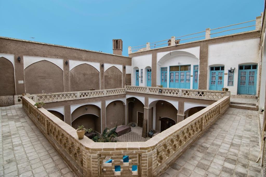 اجاره خانه سنتی در کمال الملک کاشان - یلدا