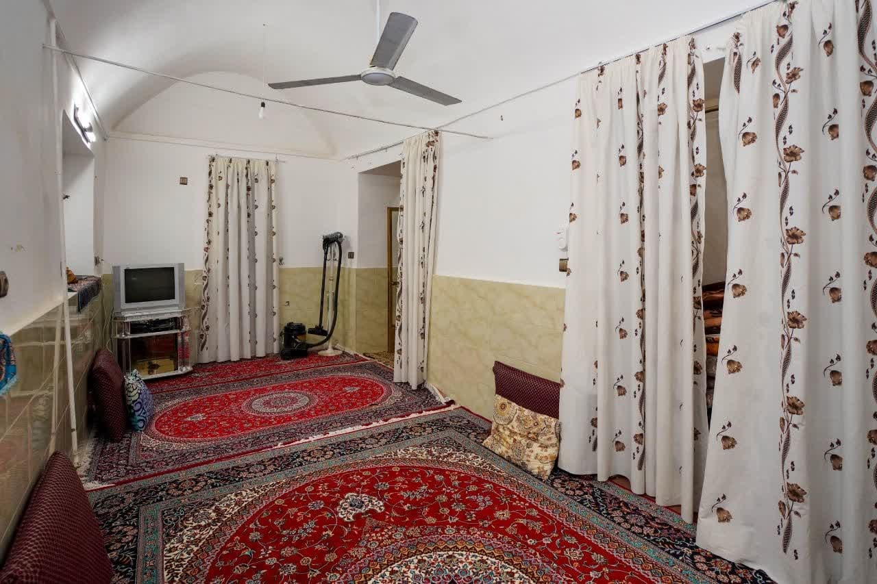 اجاره خانه سنتی اقامتگاه سنتی در ورزنه اصفهان - اتاق 7 کف خواب بدون تخت