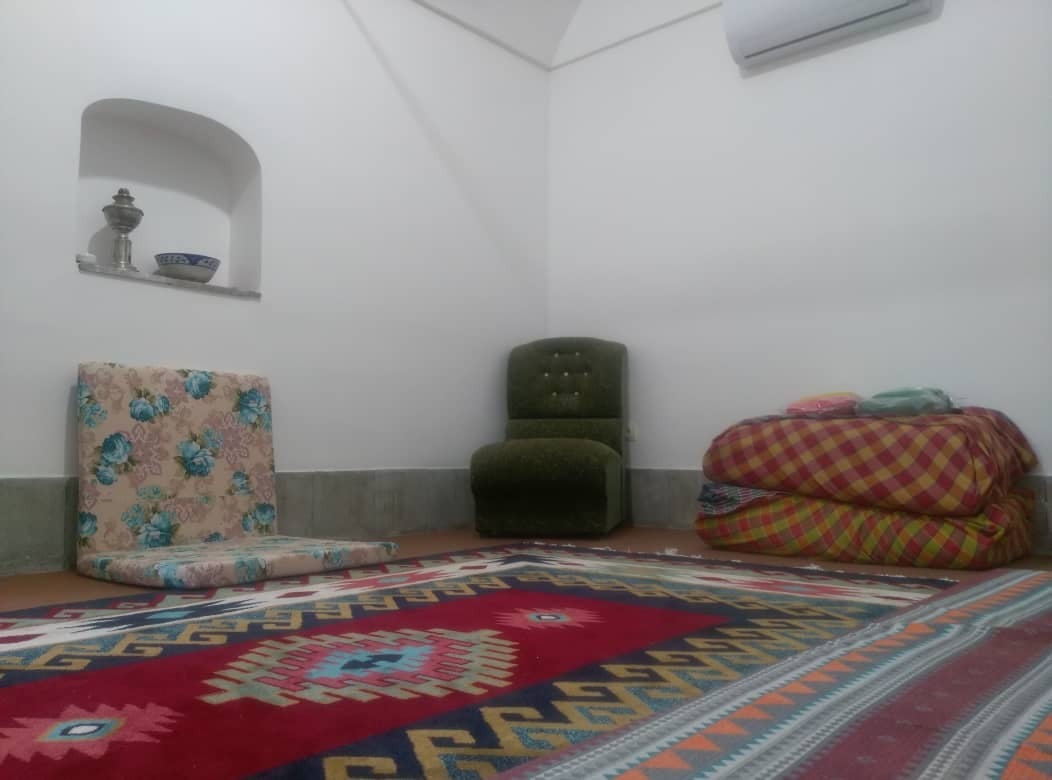 اجاره  خانه سنتی در مهدی آباد مهریز - اتاق2