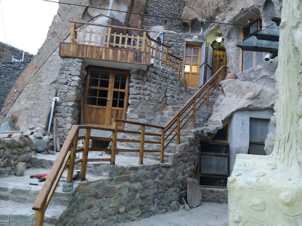 اجاره بوم‌گردی صخره‌ای در کندوان تبریز