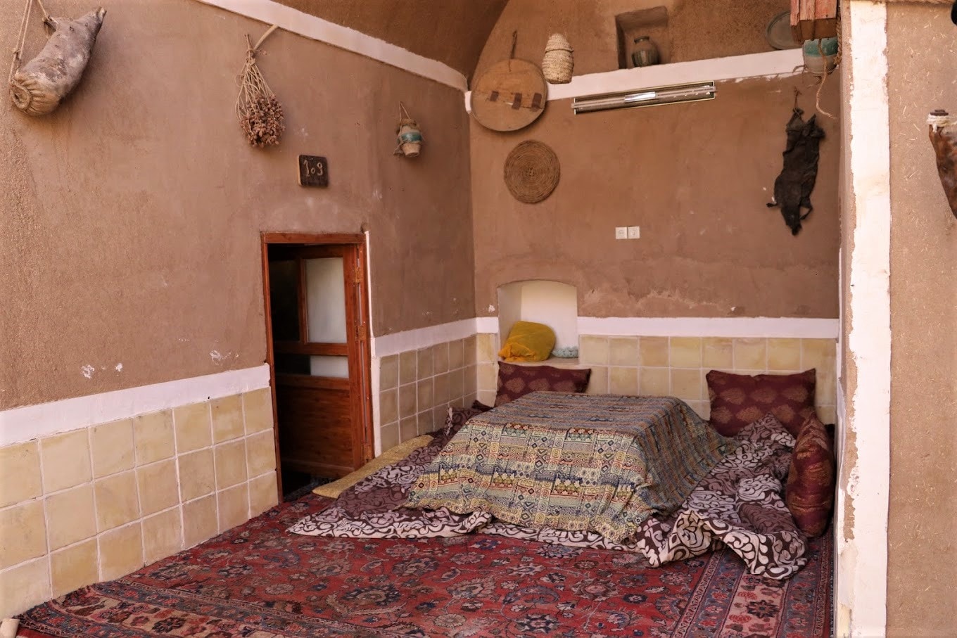اجاره اتاق سنتی نزدیک به کویر در جندق اصفهان-10 نفره