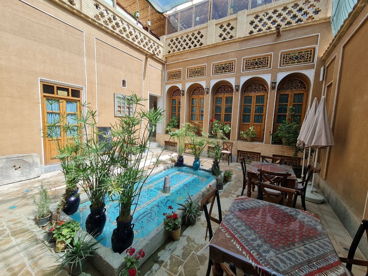 اجاره اتاق سنتی در نقش جهان اصفهان - استاد تاج