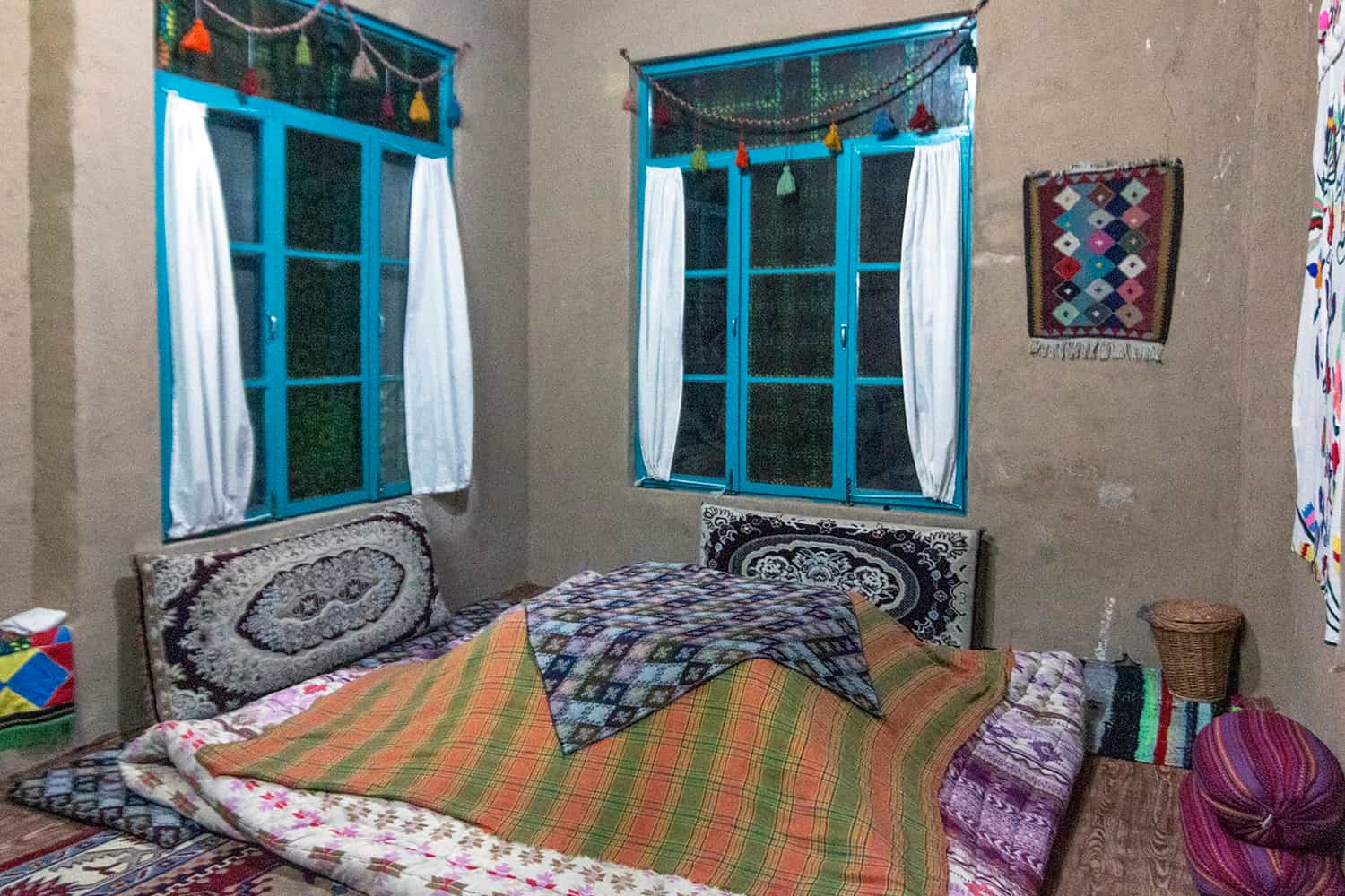 اجاره اتاق بومگردی در روستا نقندر طرقبه - اتاق ماه جهان