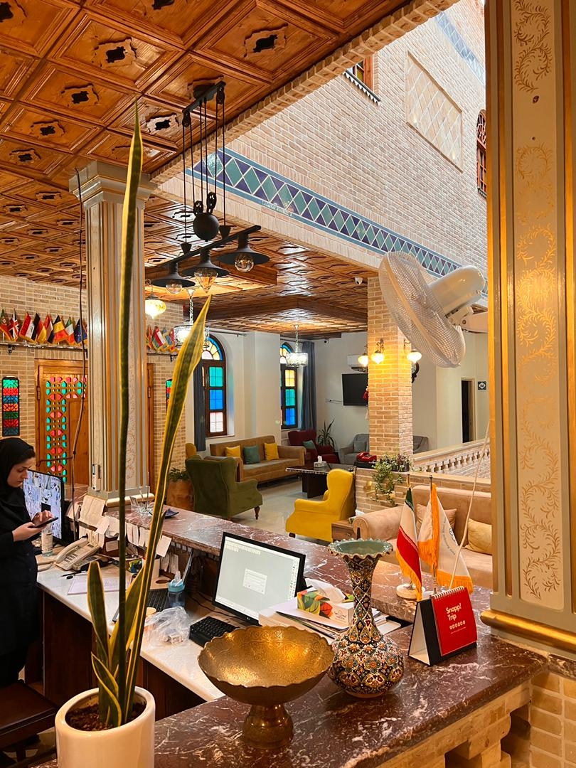 اجاره هتل سنتی در سنگ سیاه شیراز -یک تخته