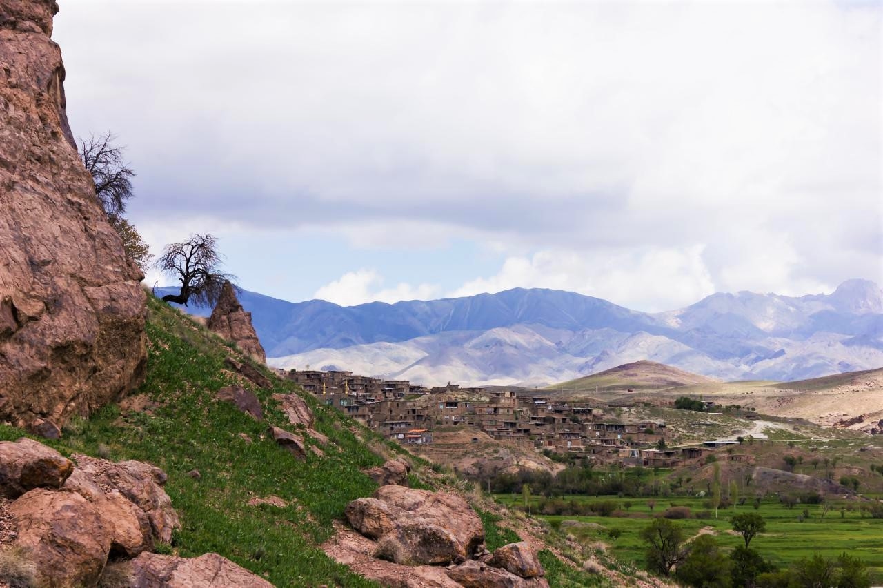 اجاره خانه روستایی در کوه سرخ کاشمر - کندی