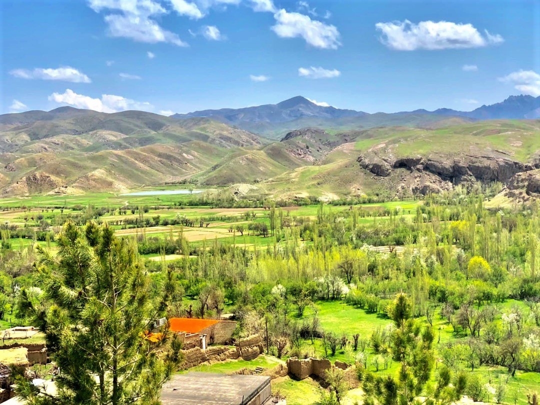 اجاره خانه روستایی در کوه سرخ کاشمر - کندی