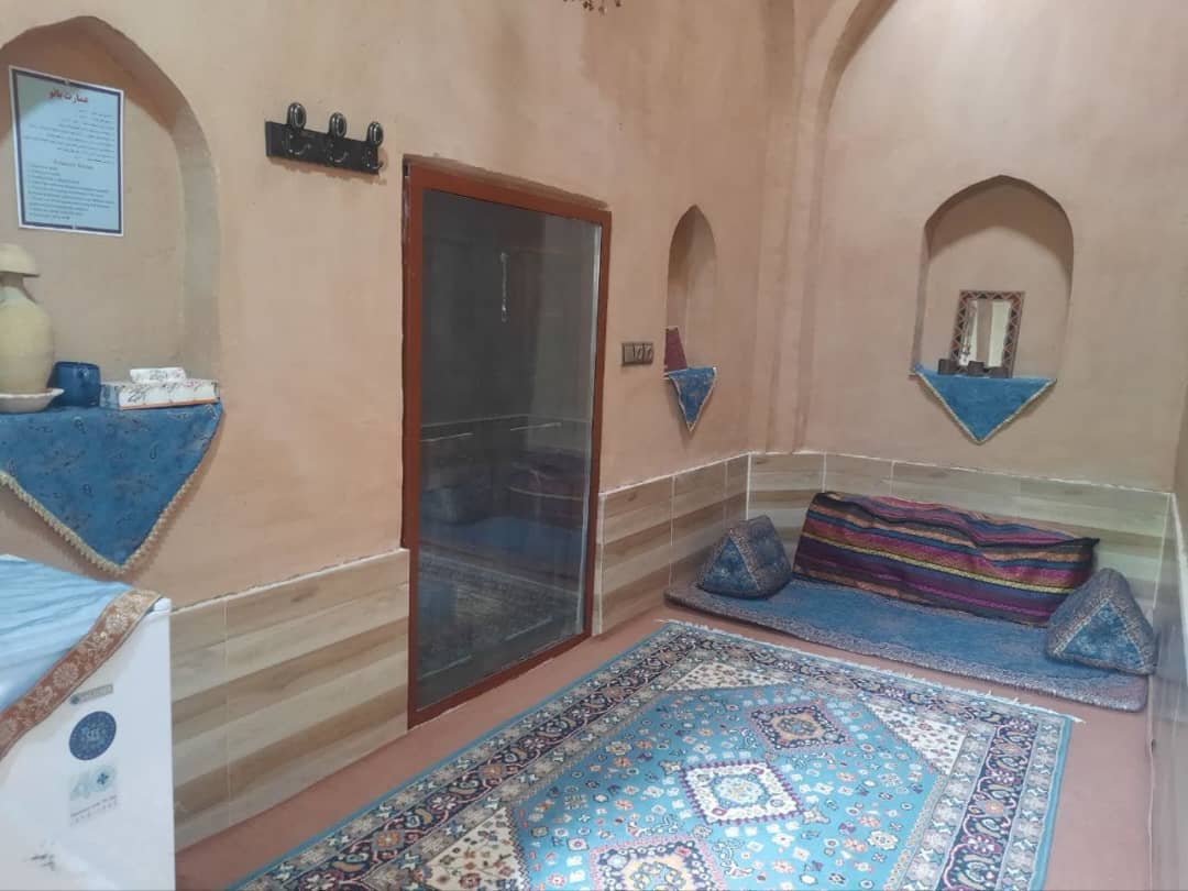 اجاره سوئیت بومگردی در فهادان یزد - اتاق کاه گلی