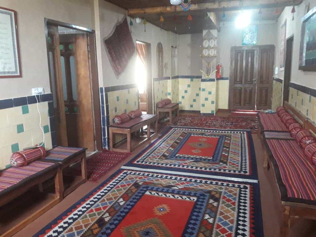 اجاره استراحتگاه سنتی در بویین اصفهان -اتاق گل نرگس