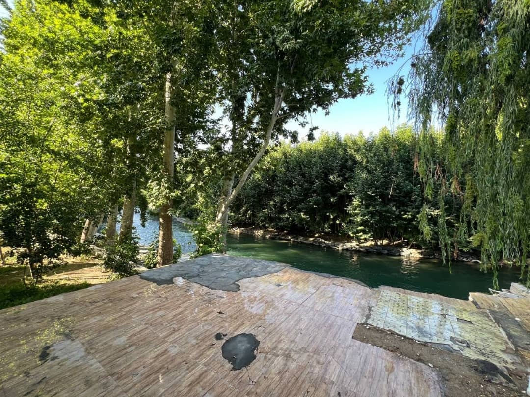 اجاره ویلا استخردار در باغبهادران لب آب-دوخوابه 110 متری