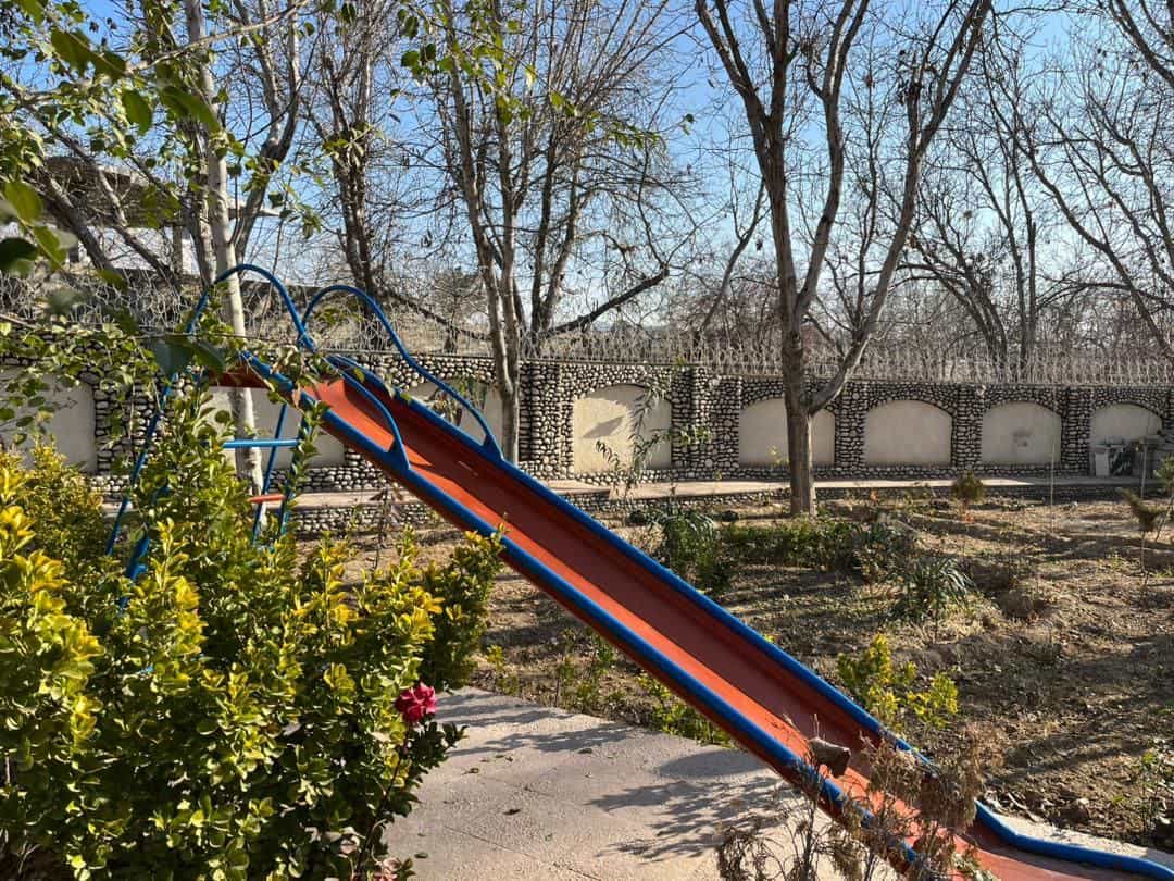 اجاره باغ ویلا با استخر آبگرم در باغبهادران-دوخوابه 90 متری