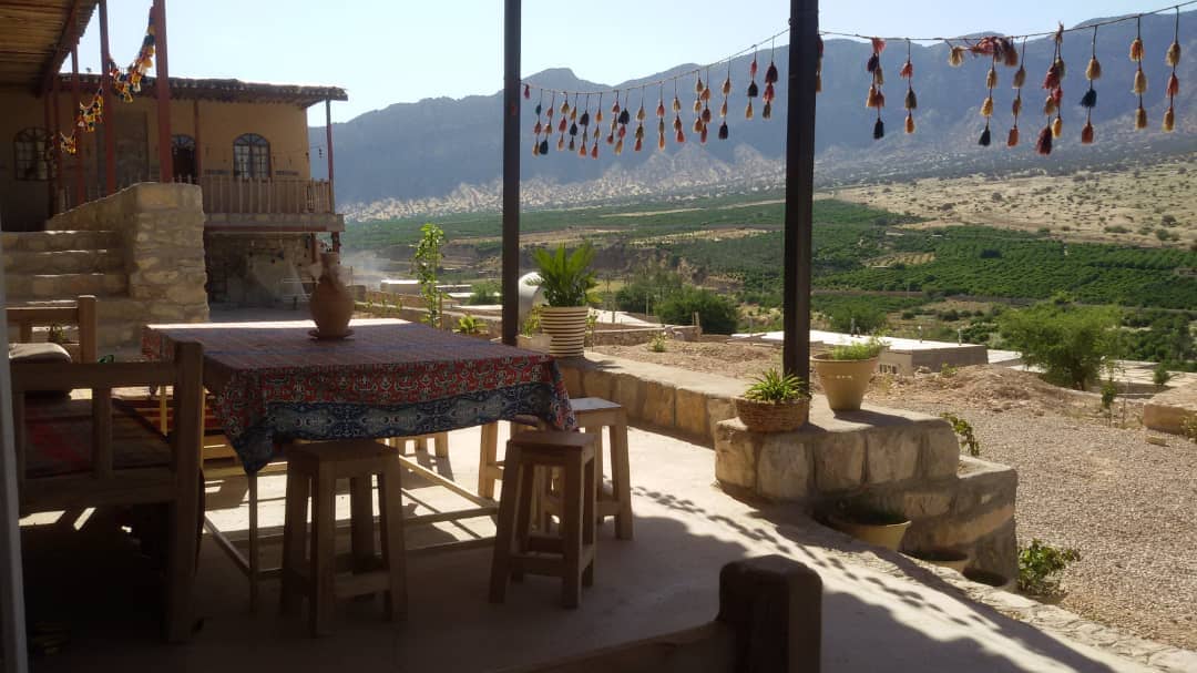 اجاره سوئیت سنتی در تنگ چوگان کازرون - اتاق 1